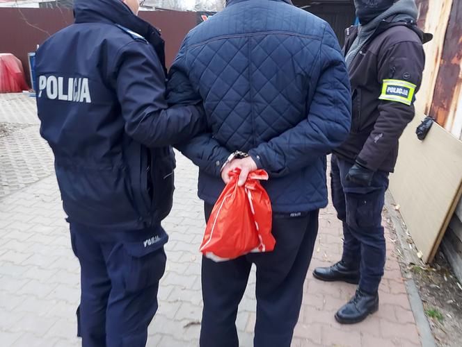 Otwock: policja zatrzymała dilera, który zakopał w ziemi ponad 2 kg narkotyków