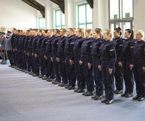 Nowi policjanci na Warmii i Mazurach. Wakatów coraz mniej