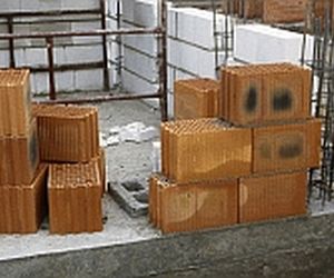 Z czego budować ściany: cegła budowlana, bloczki, pustaki - porównanie materiałów