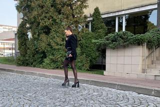 Natasza Urbańska zadaje szyku przy białym mercedesie