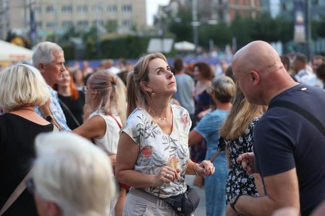 Potańcówka pod Teatrem Śląskim w Katowicach. Tłumy wręcz oszalały ZDJĘCIA