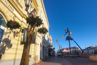 Montaż choinki w Rzeszowie [ZDJĘCIA]