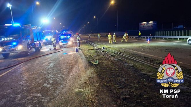 Ciężarówka przewrócił się na A1 w Nowym Dworze. Kierowca ranny, droga zablokowana!