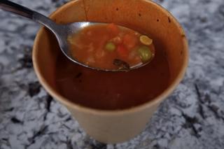 YouTuber testuje jedzenie w Sejmie