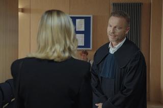 M jak miłość odc. 1759. Julia (Marta Chodorowska), Andrzej Budzyński (Krystian Wieczorek)