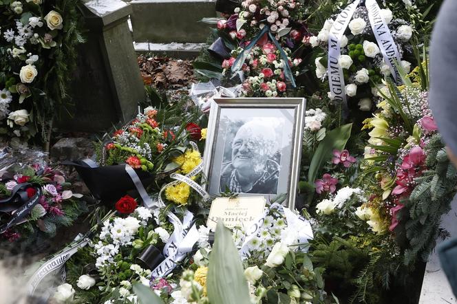 Rodzina i przyjaciele pożegnali Macieja Damięckiego. Aktor jednak  nie spoczął w Alei Zasłużonych