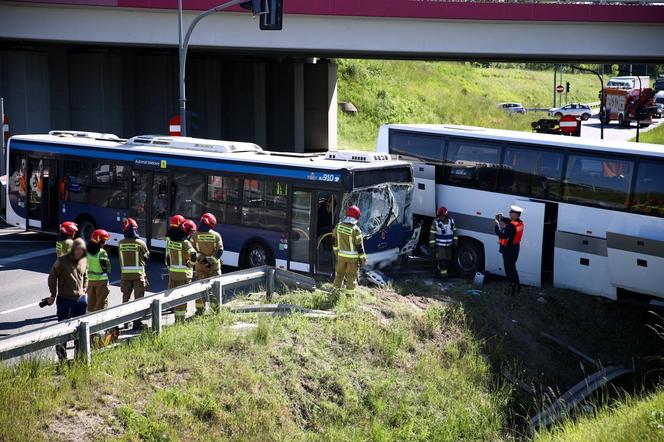 Kierowca autobusu MPK zginął po zderzeniu z innym autobusem