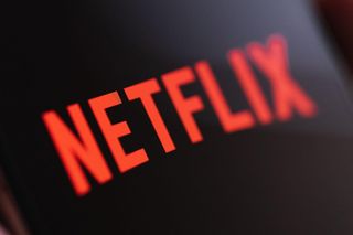 Uwielbiane przez Polaków seriale wracają na Netflixa. Nowe odcinki już w październiku!