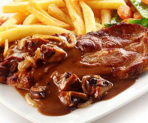Schab karkowy na obiad: karkówka po cygańsku w sosie [przepis]
