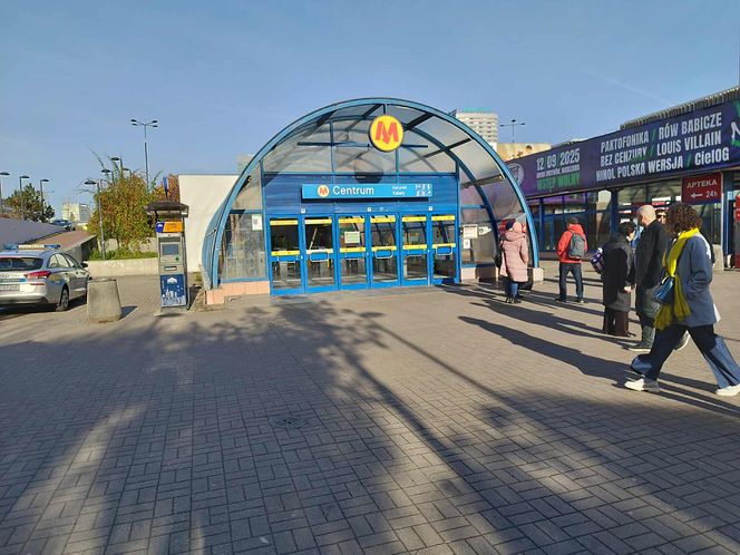 Zamknięta stacja metra Centrum (5.11.2025)