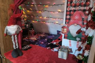 Grinch'owa chatka Świętego Mikołaja w Stowarzyszeniu Leszczyński Bank Żywności