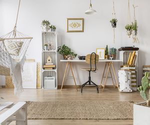 Miejsce do pracy urządzone w stylu boho 