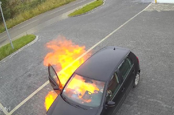 Potężny wybuch podczas czyszczenia auta w Jeleniej Górze