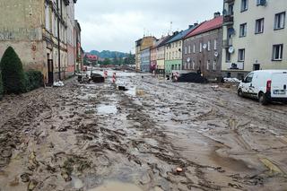 Powódź 2024: Głuchołazy pod tonami błota i żwiru, ponad połowa mieszkańców bez wody i prądu