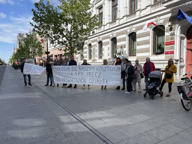 Wielki protest pod urzędem miasta w Łodzi. "Broń lasów Lublinka"