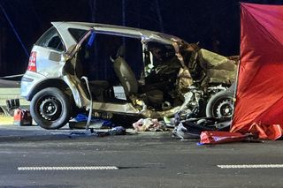 Tragiczny wypadek na DK7. Wóz strażacki zderzył się z osobówką