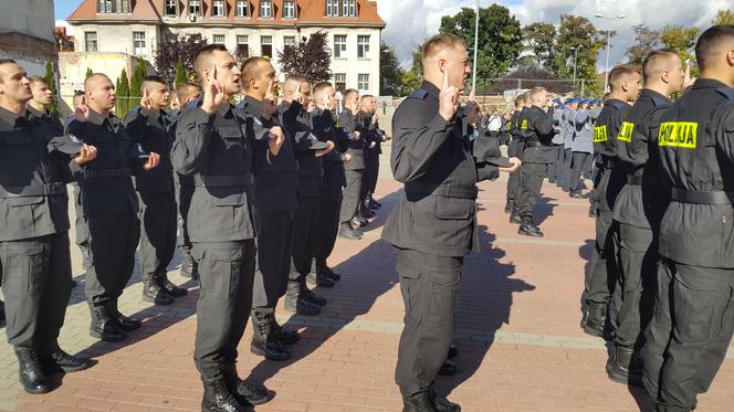 Ślubowanie policjantów w Bydgoszczy. Nasz region zasili 55 nowych funkcjonariusz!