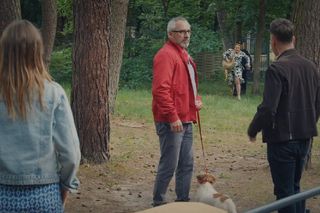 M jak miłość, odcinek 1823. Franka (Dominika Kachlik), Werner (Andrzej Kopczyński), Kamil (Marcin Bosak), Rzepka, właścicielka Rzepki (Joanna Jędrek), policjant (Sebastian Figat)