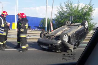 Kraków: Groźny wypadek na ul. Jasnogórskiej! Dachował samochód osobowy [ZDJĘCIA]