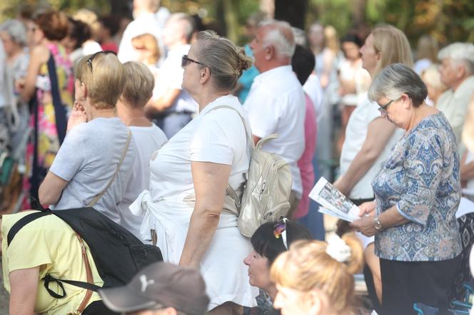 Tysiące kobiet i dziewcząt na pielgrzymce do Piekar Śląskich. "Jestem w Kościele, więc idę"