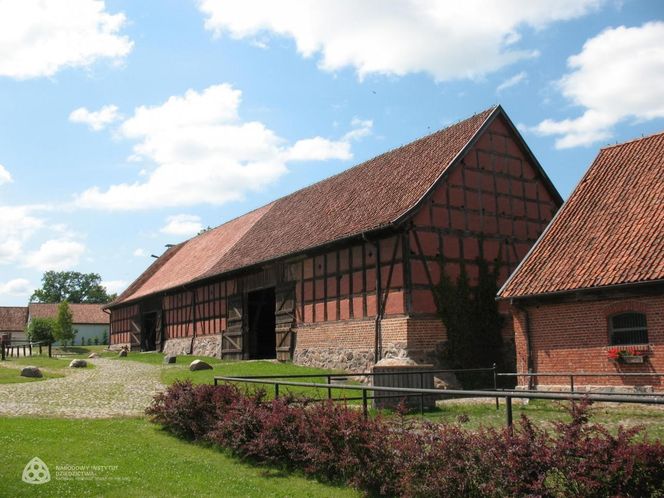 Ten pałac ma ponad 400 lat! Wyjątkowe miejsce na mapie woj. warmińsko-mazurskim