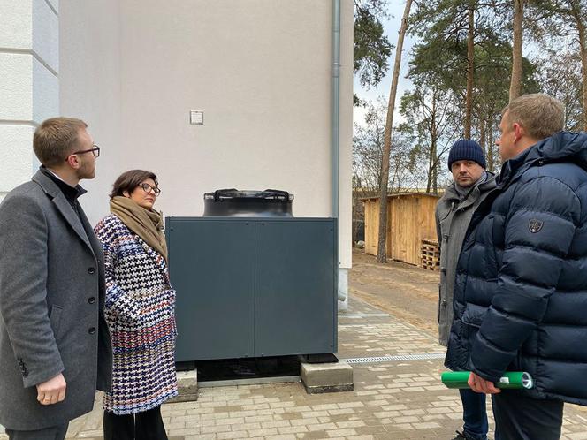 Spotkanie z mieszkańcami w Wawrze, budynek po termomodernizacji