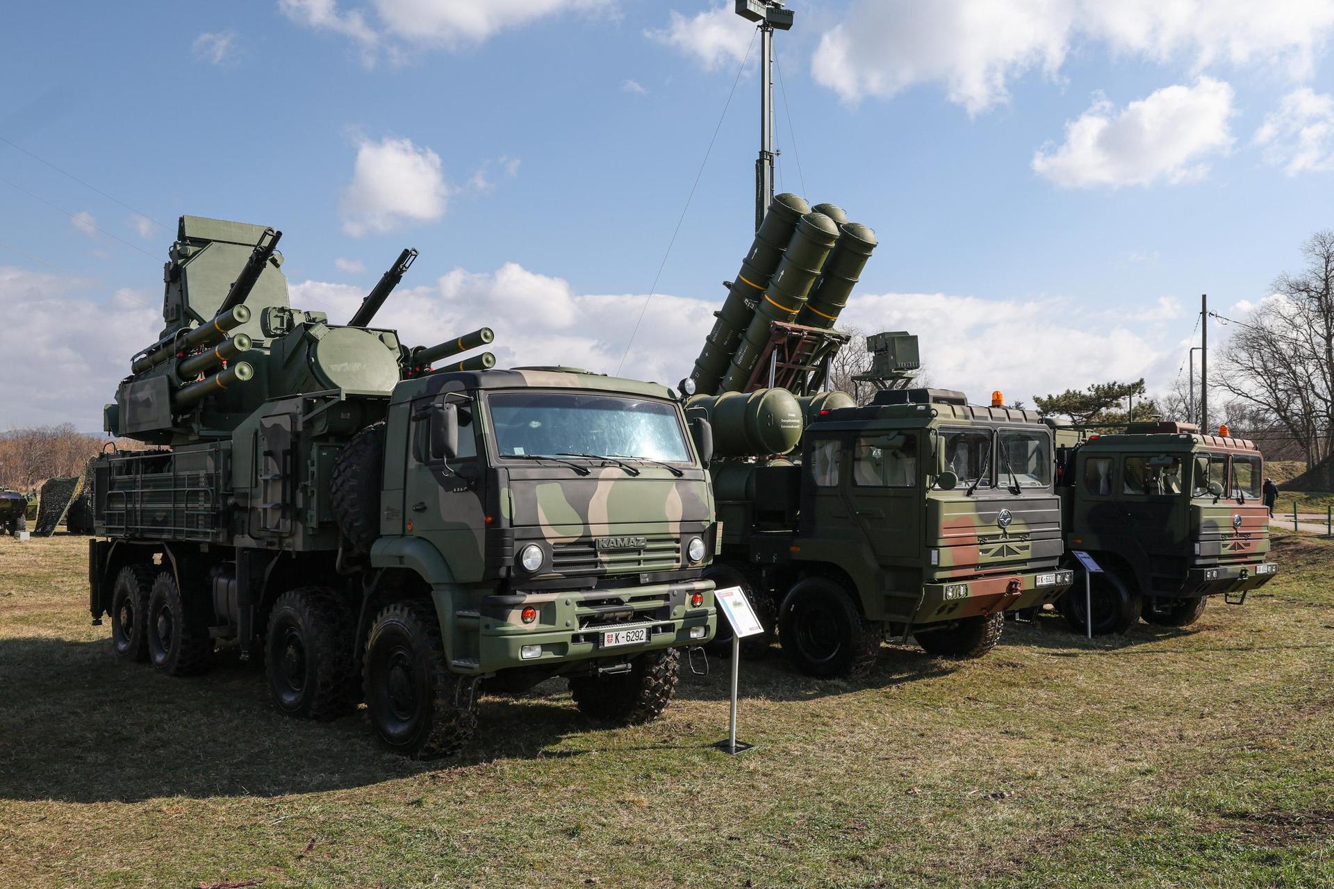 Pancyr-S1 i HQ-22