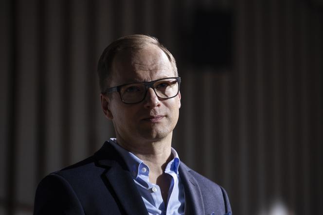 Szadź odc. 1. Piotr Wolnicki (Maciej Stuhr)