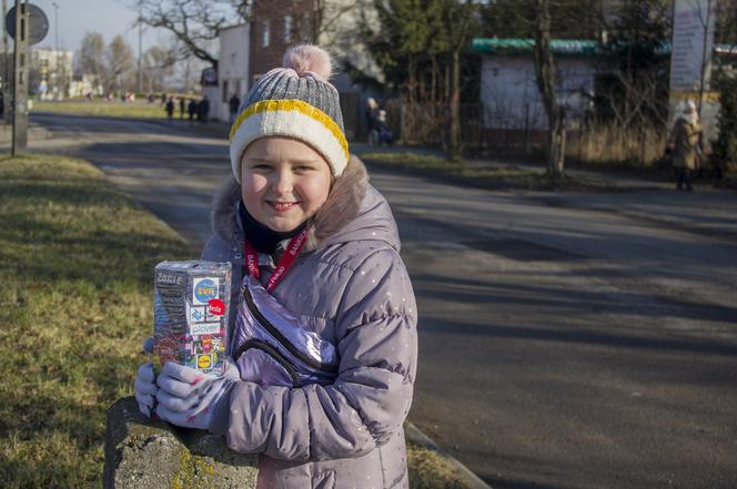 Wolontariat uczy wrażliwości, małolaty w WOŚP