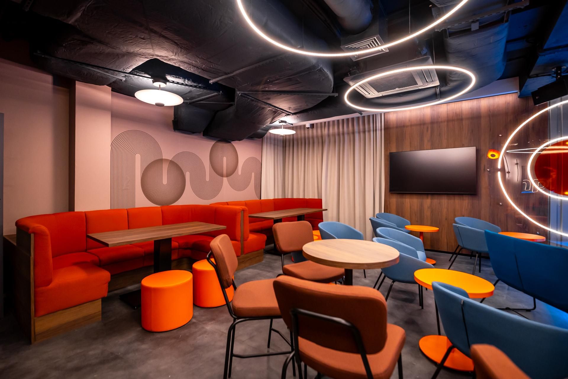 Wnętrza odnowionej "Cepelii" w Warszawie