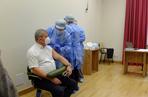 W Lublinie jako pierwsi zaszczepili się medycy na co dzień walczący z epidemią  