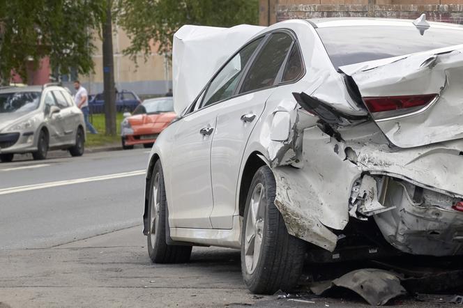 Dwa osoby ciężko ranne po wypadku w Malechowie. DK 6 całkowicie zablokowana