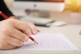 Odpowiedzi CKE egzaminu ósmoklasisty angielski 2022 - jak napisać maila?