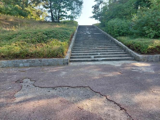 Fragment pomnika w Dolinie Śmierci w Bydgoszczy jest zdemontowany. Co teraz zrobi miasto? 