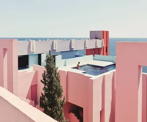 Ikony postmodernizmu: Muralla Roja projektu Ricardo Bofilla