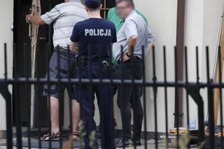 Zbrodnia pod Grójcem. Ksiądz przyznał się do zabójstwa. Policja przeszukała plebanię [ZDJĘCIA]. Kontener: Warszawa