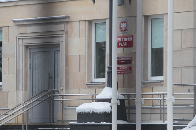 Pocisk z granatnika rozsadził strop budynku Komendy Głównej Policji. Komendant trafił do szpitala. Czasowo stracił słuch