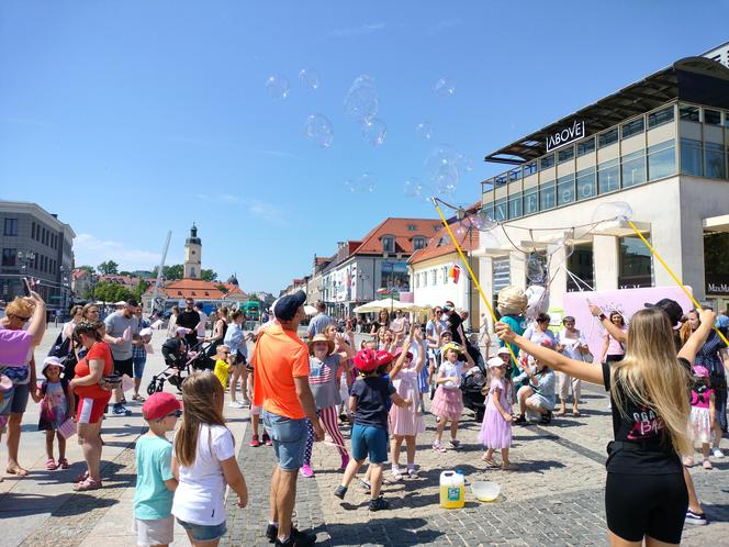 Chcieli podkreślić potrzebę swoich działań. Ulicami Białegostoku przeszedł Marsz Rodzin Zastępczych