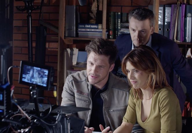 M jak miłość, po wakacjach. Kama (Michalina Sosna), Marcin (Mikołaj Roznerski), Jakub Karski (Krzysztof Kwiatkowski)