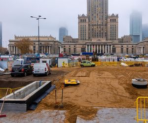 Trwa przebudowa części dawnego Placu Defilad w plac Centralny