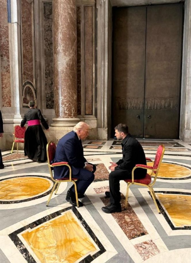 Pokazali zdjęcia ze spotkania Trumpa z Zełenskim w Watykanie