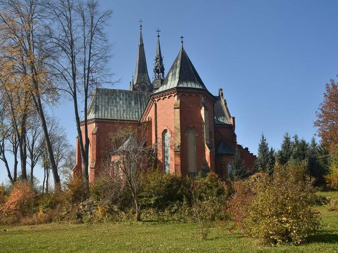 Wyjątkowy kościół na podkarpackiej wsi. Witraże wykonał bratanek Jana Matejki 