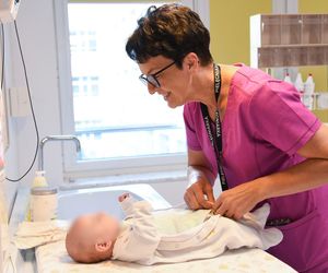 Maleńki Staś samotnie czeka w szpitalu na rodzinę