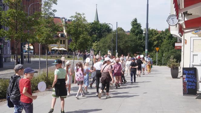  Dni Bajki 2024. W centrum Olsztyna zrobiło się bajkowo. Dzieci przejęły władzę nad miastem [ZDJĘCIA]