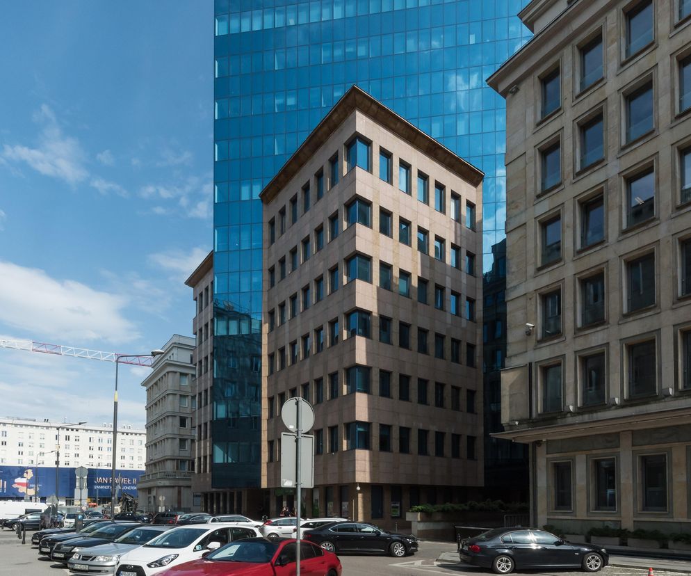 Wieżowiec przy Moniuszki 1A zmieni się w blok? Nie, to fake news