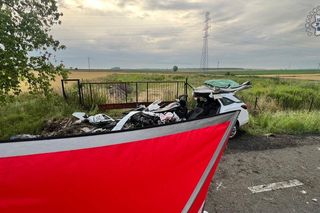 Pyskowice. Nie żyje młody kierowca. Z opla niewiele zostało, wskazówka na liczniku zatrzymała się na 160 km/h