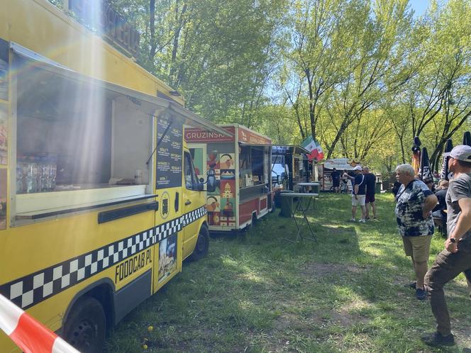 Festiwal Samków Food Trucków w Olsztynie 2024. Nad Ukielem można zjeść dania z całego świata [ZDJĘCIA]