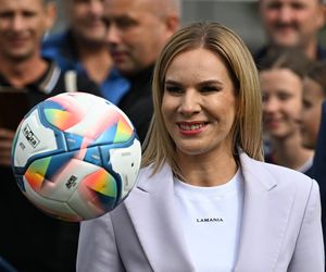 Marta Nawrocka w sportowym stroju dopinguje młode piłkarki! [ZDJĘCIA]