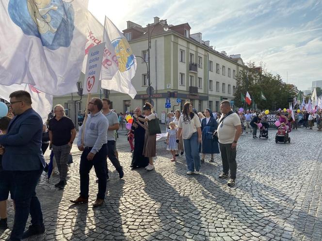 13. Marsz dla Życia i Rodziny zgromadził tłumy na ulicach Białegostoku [ZDJĘCIA]