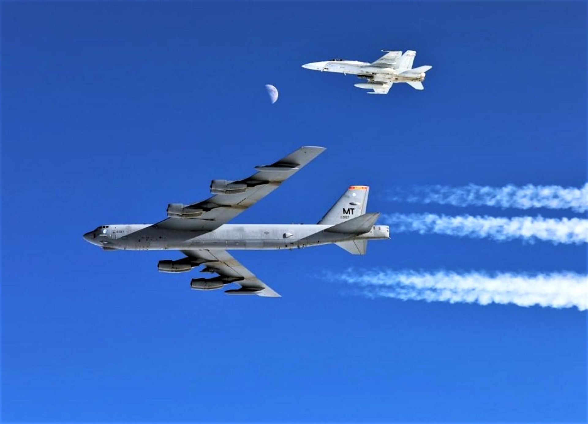 B-52 nad Finaldią